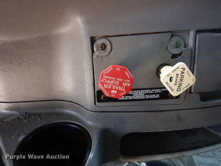 image for item HJ9803 2007 Peterbilt 387  semi truck