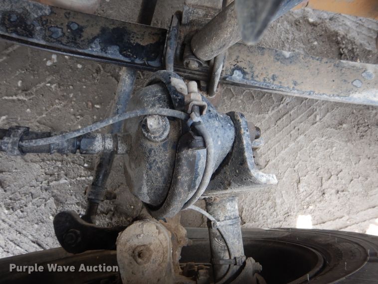 image for item HJ9803 2007 Peterbilt 387  semi truck