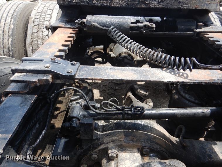 image for item HJ9803 2007 Peterbilt 387  semi truck