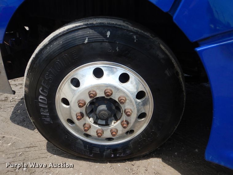 image for item HJ9803 2007 Peterbilt 387  semi truck