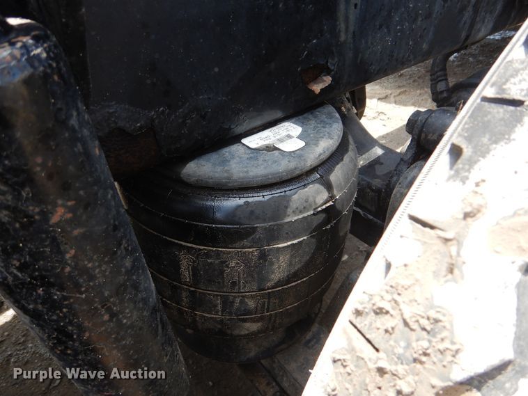 image for item HJ9803 2007 Peterbilt 387  semi truck