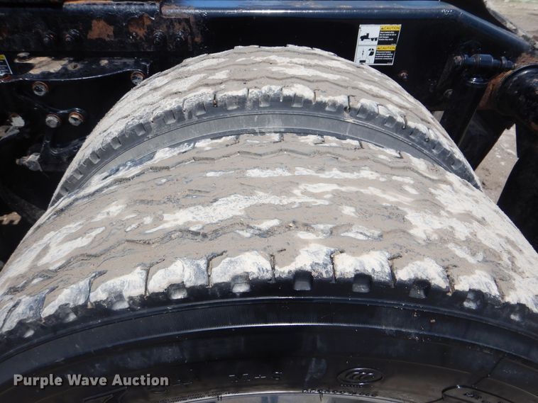 image for item HJ9803 2007 Peterbilt 387  semi truck