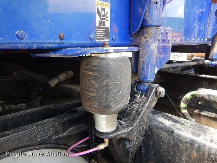 image for item HJ9803 2007 Peterbilt 387  semi truck