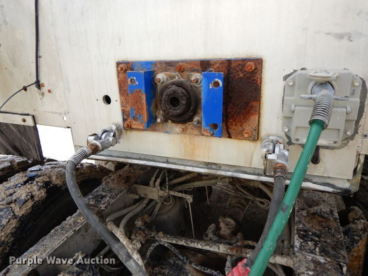 image for item HM9742 2006 Hensley ATL-36-28-8 feed delivery trailer