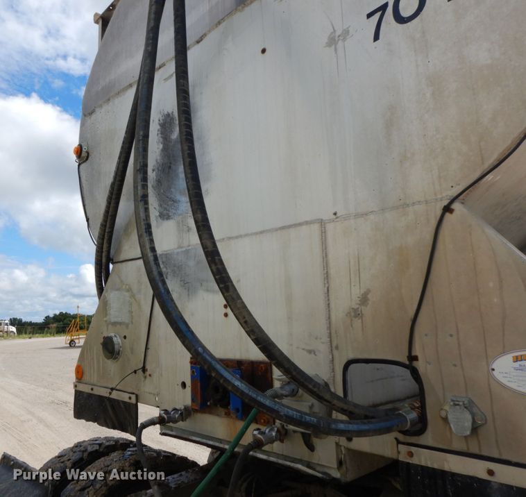 image for item HM9742 2006 Hensley ATL-36-28-8 feed delivery trailer