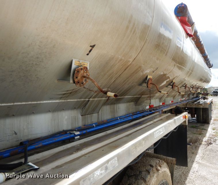 image for item HM9742 2006 Hensley ATL-36-28-8 feed delivery trailer