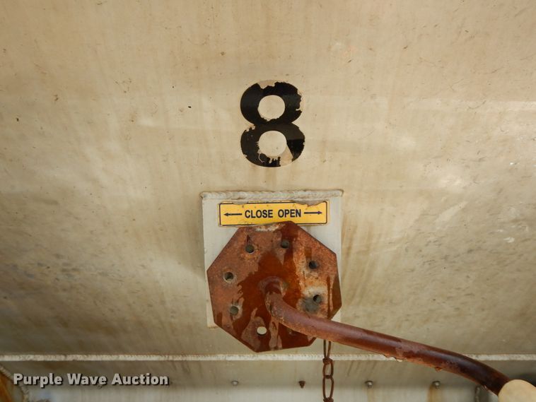 image for item HM9742 2006 Hensley ATL-36-28-8 feed delivery trailer