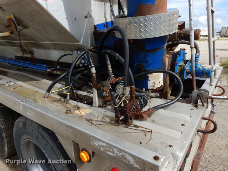 image for item HM9742 2006 Hensley ATL-36-28-8 feed delivery trailer