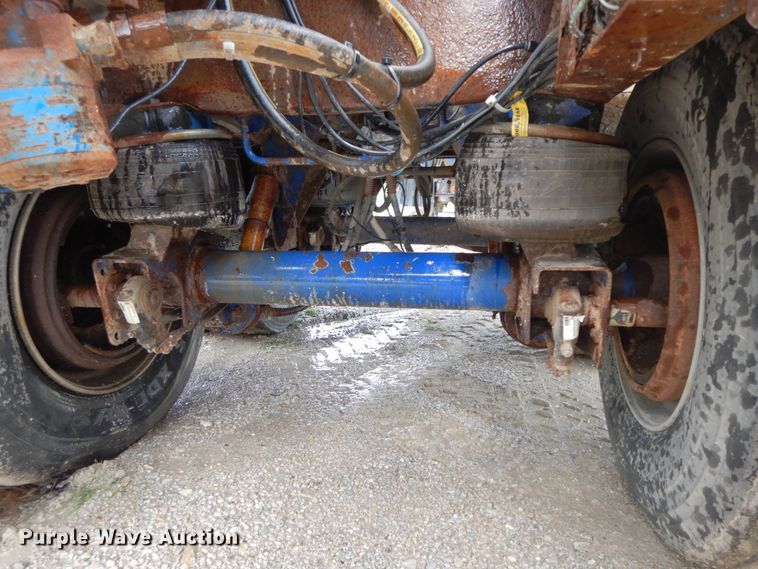 image for item HM9742 2006 Hensley ATL-36-28-8 feed delivery trailer