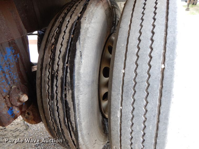 image for item HM9742 2006 Hensley ATL-36-28-8 feed delivery trailer