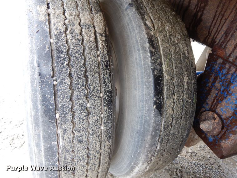 image for item HM9742 2006 Hensley ATL-36-28-8 feed delivery trailer