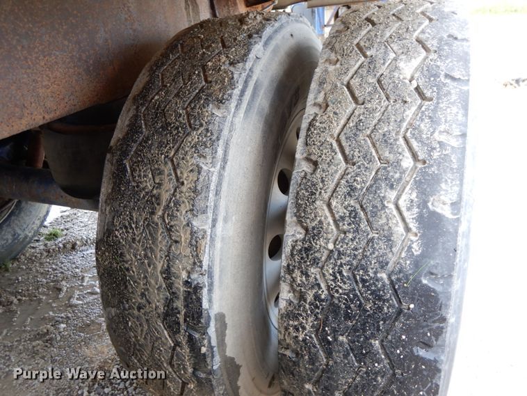 image for item HM9742 2006 Hensley ATL-36-28-8 feed delivery trailer