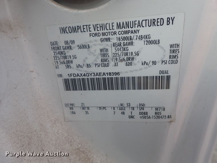 image for item DE0775 2010 Ford F450 Super Duty  SuperCab utility truck