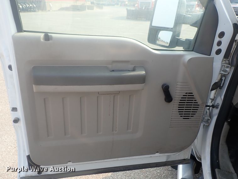 image for item DE0775 2010 Ford F450 Super Duty  SuperCab utility truck