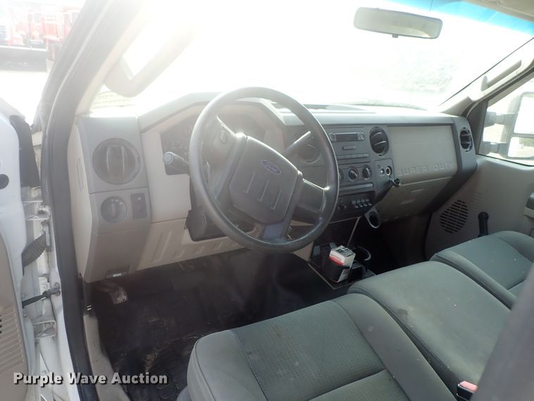 image for item DE0775 2010 Ford F450 Super Duty  SuperCab utility truck