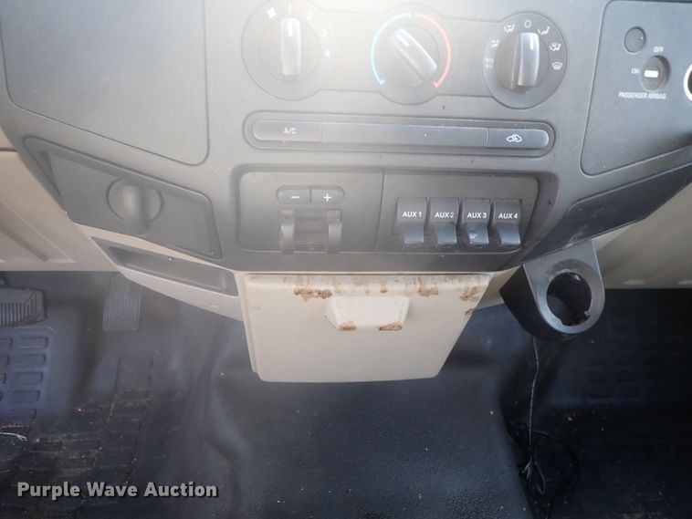 image for item DE0775 2010 Ford F450 Super Duty  SuperCab utility truck