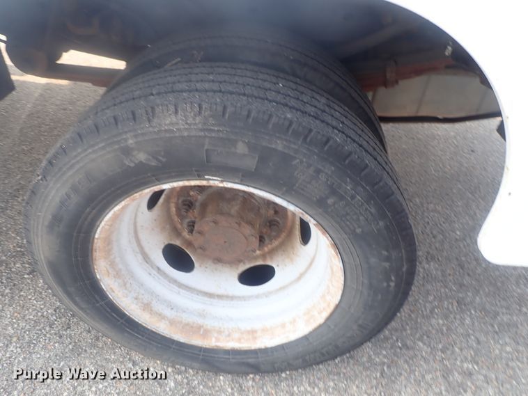 image for item DE0775 2010 Ford F450 Super Duty  SuperCab utility truck