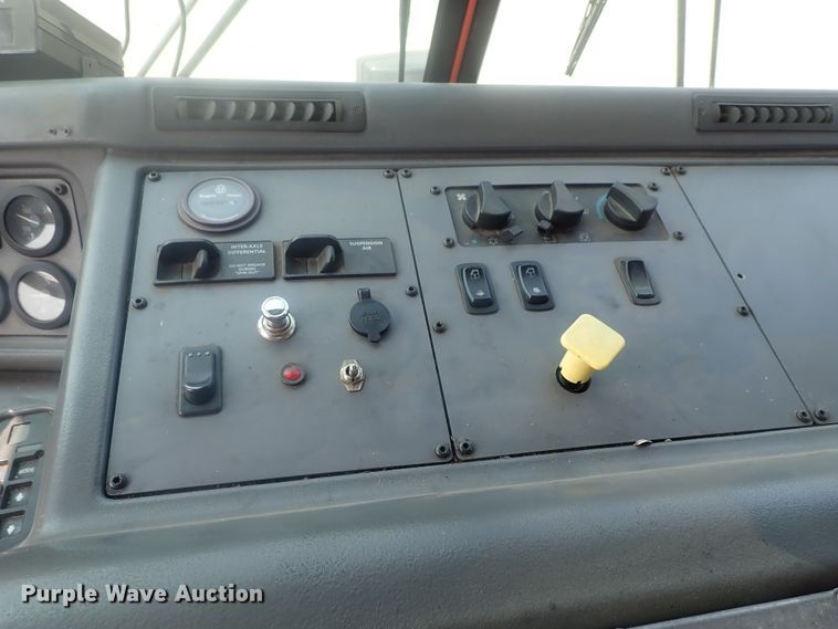 image for item DE0786 2003 Sterling Condor  paint striping truck