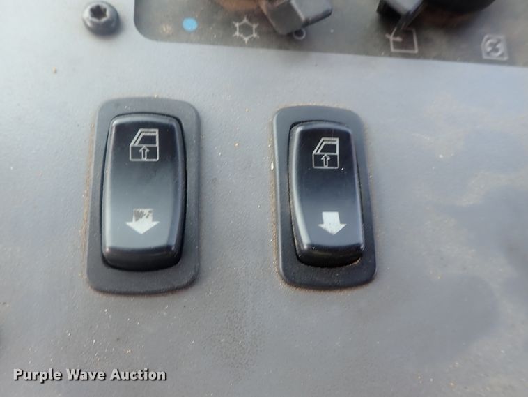 image for item DE0786 2003 Sterling Condor  paint striping truck