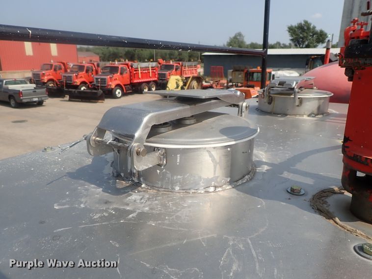 image for item DE0786 2003 Sterling Condor  paint striping truck