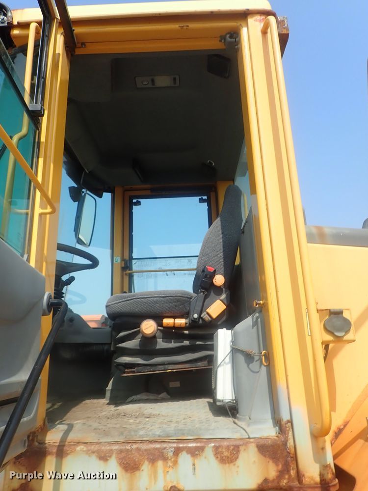 image for item DE0788 2004 Volvo L110E  wheel loader