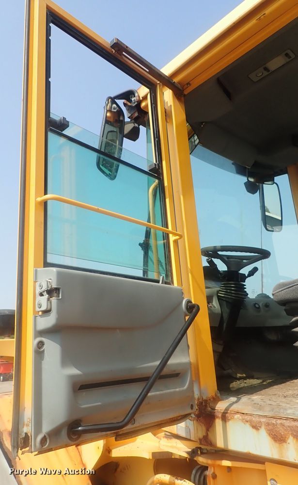 image for item DE0788 2004 Volvo L110E  wheel loader