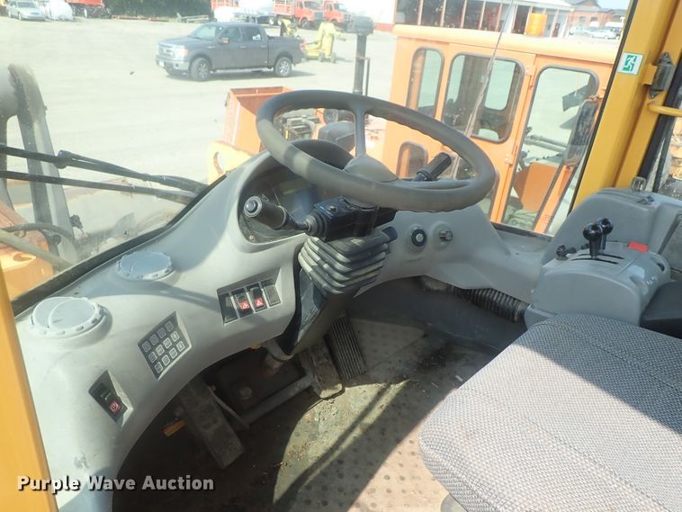 image for item DE0788 2004 Volvo L110E  wheel loader