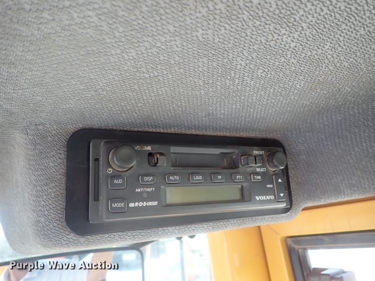 image for item DE0788 2004 Volvo L110E  wheel loader