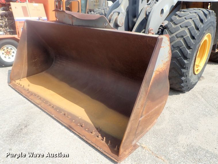 image for item DE0788 2004 Volvo L110E  wheel loader