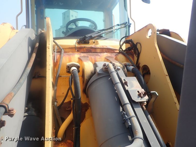 image for item DE0788 2004 Volvo L110E  wheel loader