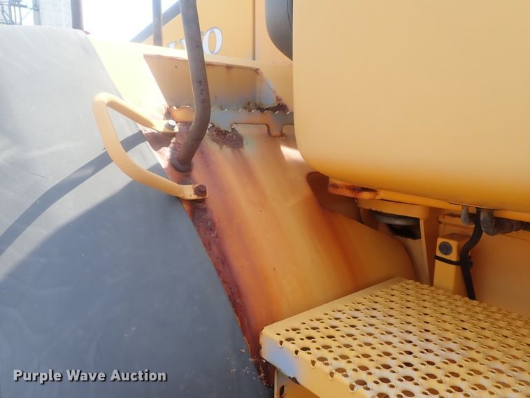 image for item DE0788 2004 Volvo L110E  wheel loader