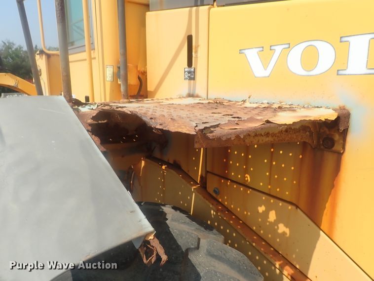 image for item DE0788 2004 Volvo L110E  wheel loader