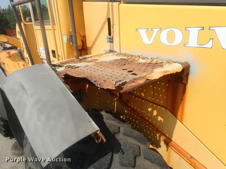 image for item DE0788 2004 Volvo L110E  wheel loader