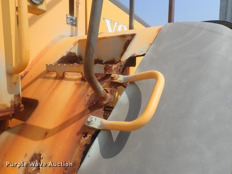 image for item DE0788 2004 Volvo L110E  wheel loader
