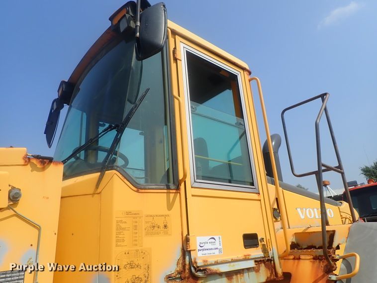 image for item DE0788 2004 Volvo L110E  wheel loader