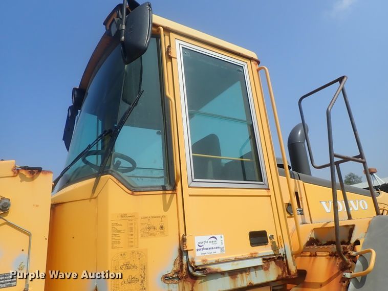 image for item DE0788 2004 Volvo L110E  wheel loader