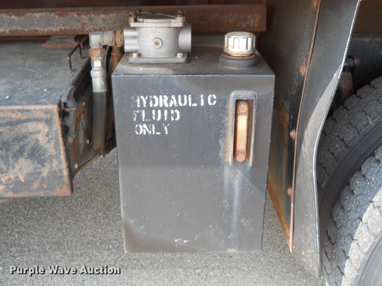 image for item DE4519 2006 Sterling LT7500  dump truck