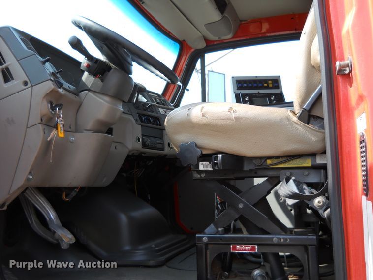 image for item DE4519 2006 Sterling LT7500  dump truck