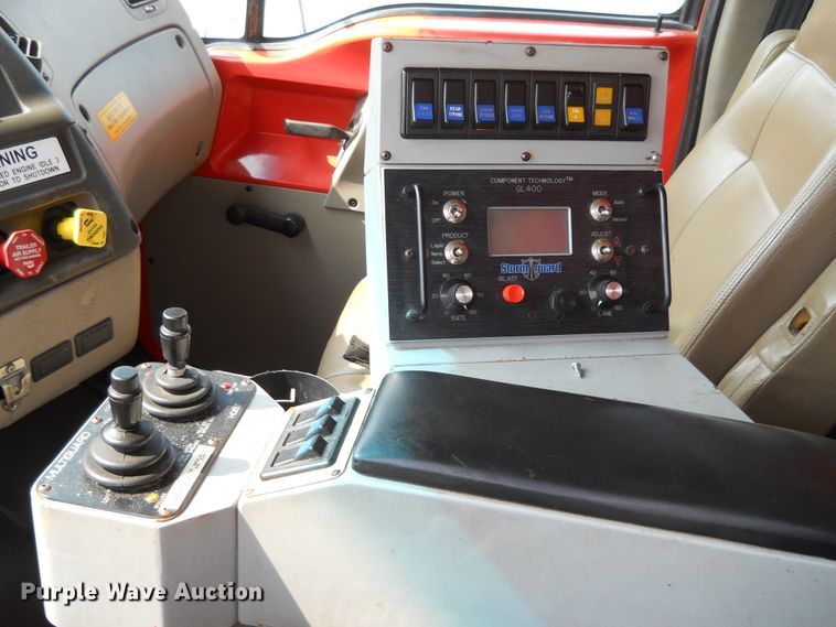 image for item DE4519 2006 Sterling LT7500  dump truck