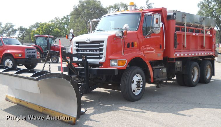 image for item DE4523 2003 Sterling LT7501  dump truck