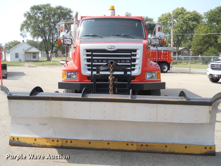 image for item DE4523 2003 Sterling LT7501  dump truck