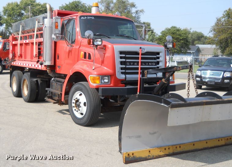 image for item DE4523 2003 Sterling LT7501  dump truck