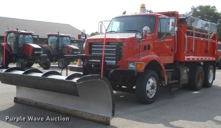 image for item DE4524 2003 Sterling LT7501  dump truck