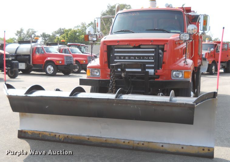 image for item DE4524 2003 Sterling LT7501  dump truck