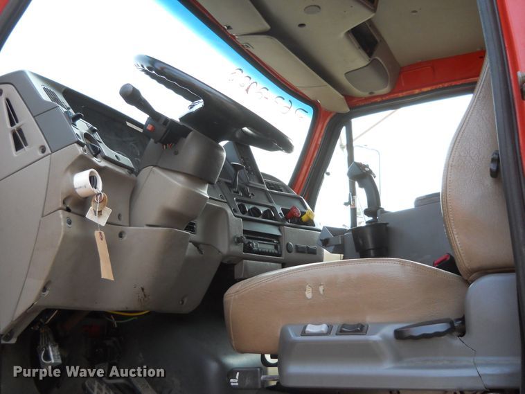 image for item DE4524 2003 Sterling LT7501  dump truck