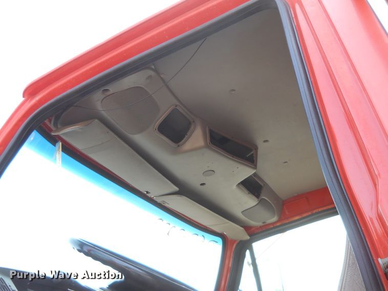 image for item DE4524 2003 Sterling LT7501  dump truck