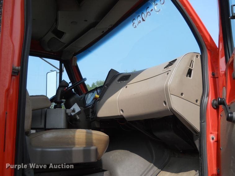 image for item DE4524 2003 Sterling LT7501  dump truck