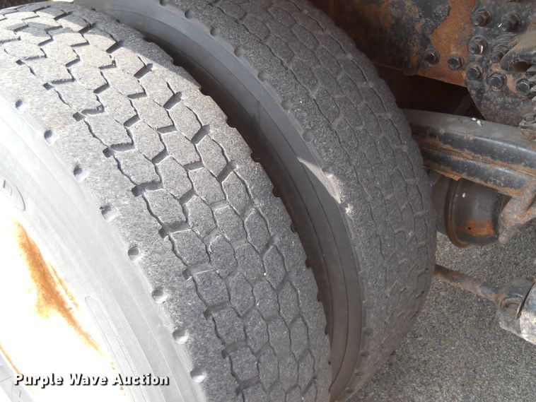 image for item DE4524 2003 Sterling LT7501  dump truck