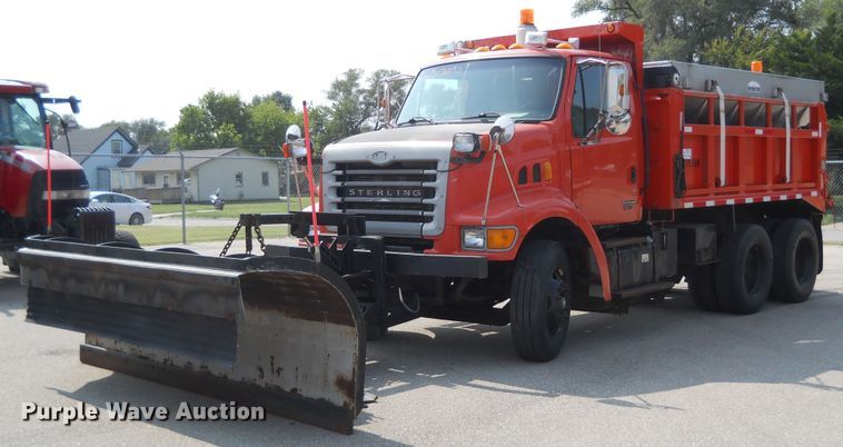 image for item DE4525 2001 Sterling LT7501   dump truck