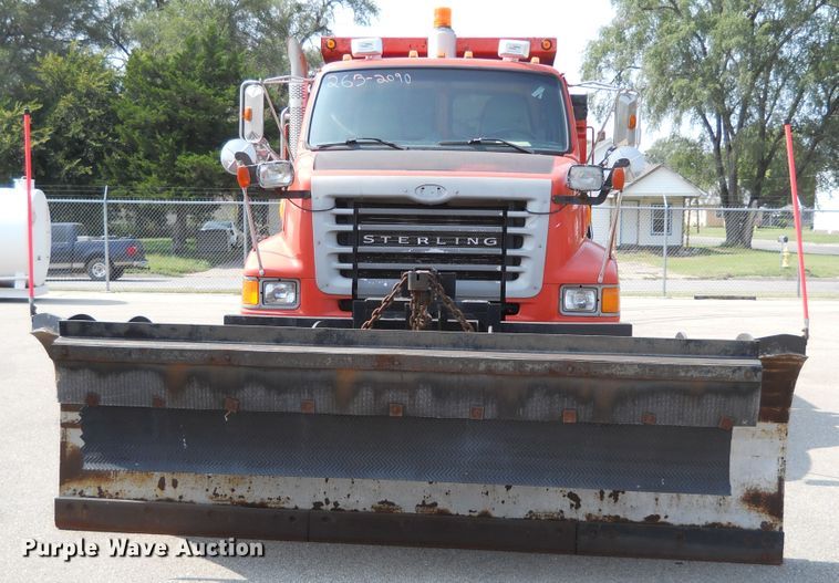image for item DE4525 2001 Sterling LT7501   dump truck